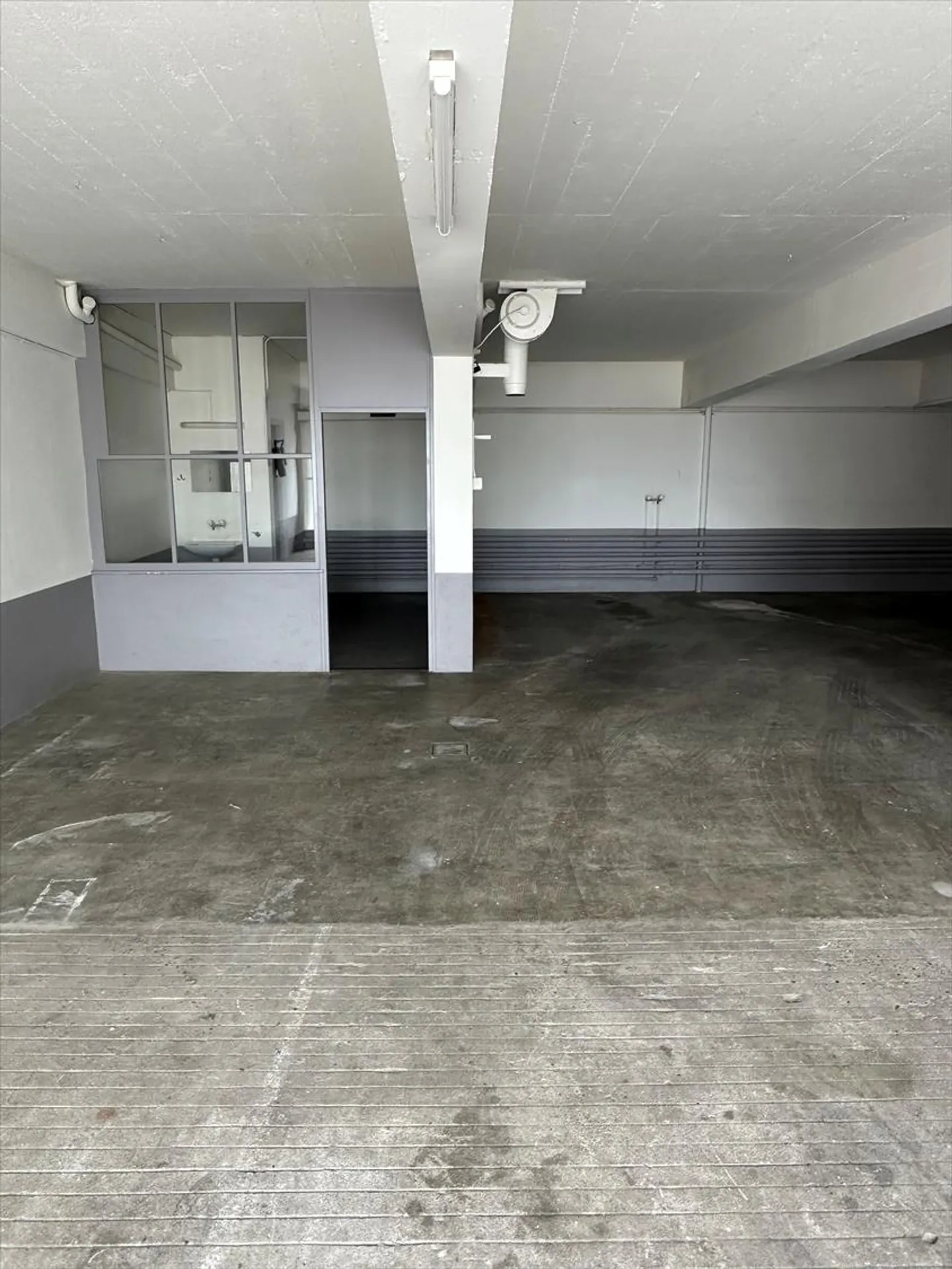 Bel espace de stockage de 146 m2 - Photo 2 sur 4