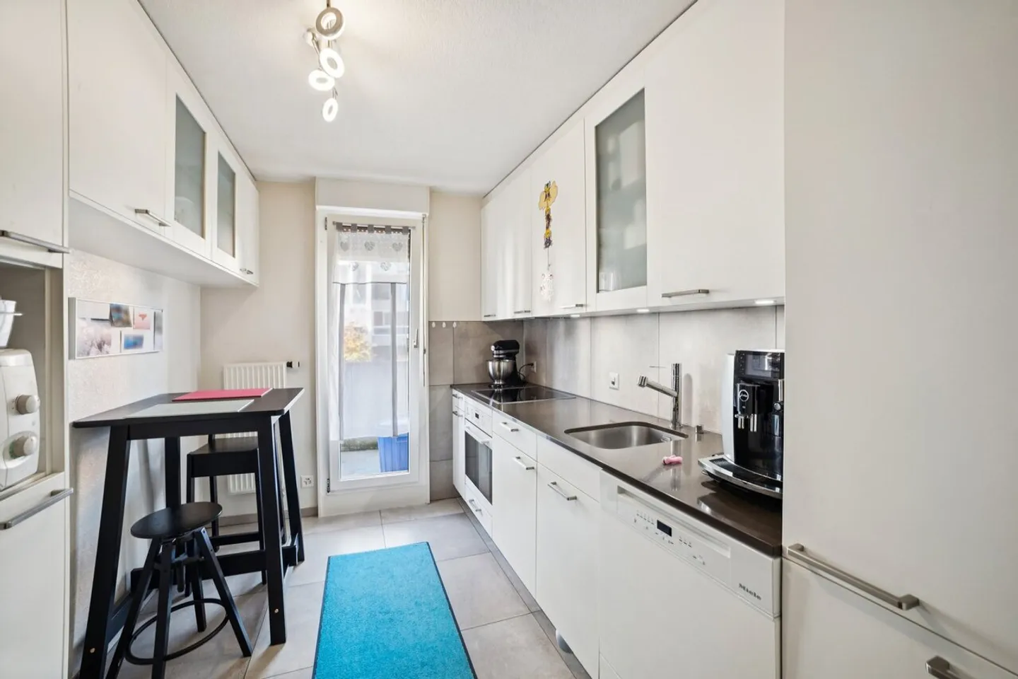 Bel appartamento al piano giardino in un quartiere tranquillo vicino al centro - Foto 5 di 13