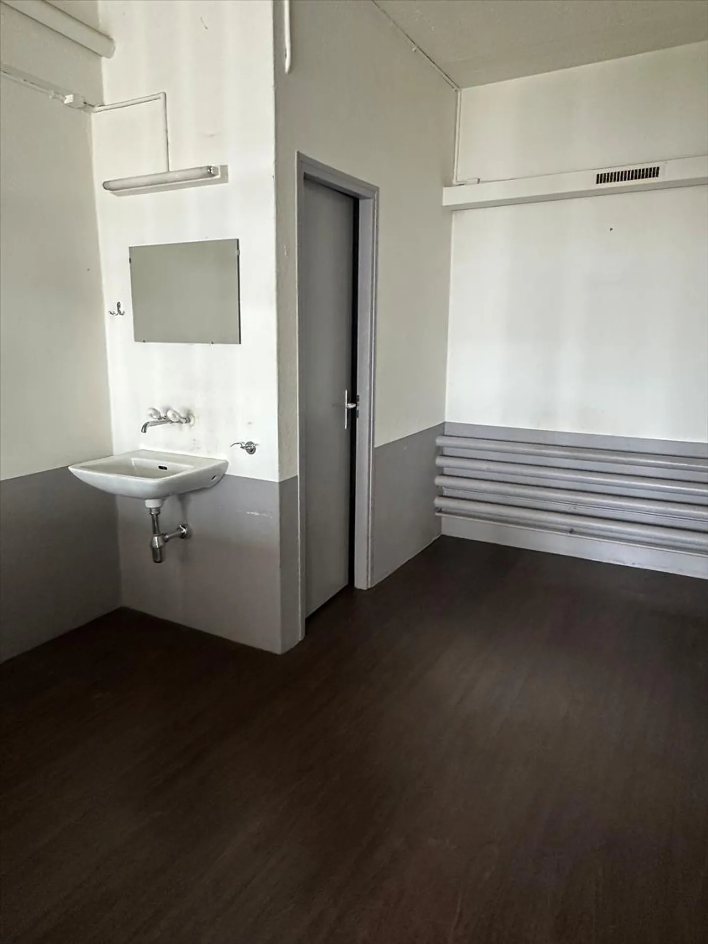 Bel espace de stockage de 146 m2 - Photo 4 sur 4