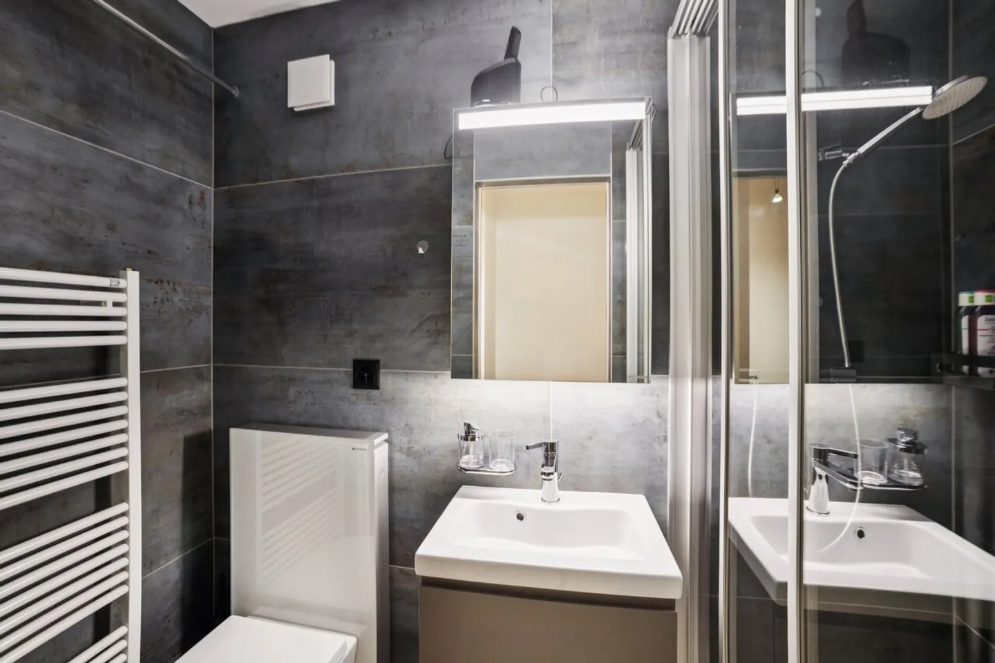 Bel appartamento al piano giardino in un quartiere tranquillo vicino al centro - Foto 9 di 13