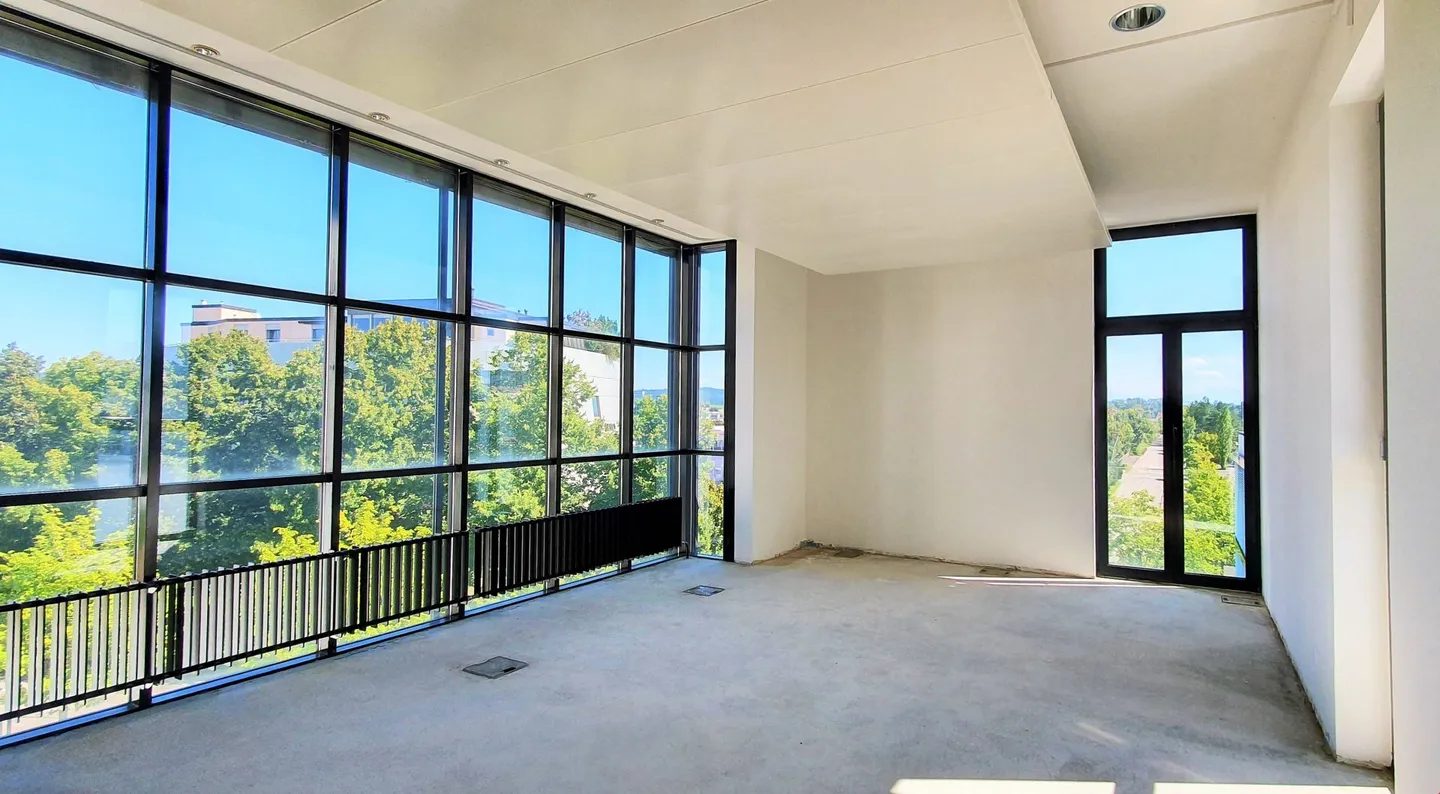 Tanta luce naturale in un edificio attraente con collegamento ai mezzi pubblici! - Foto 2 di 7