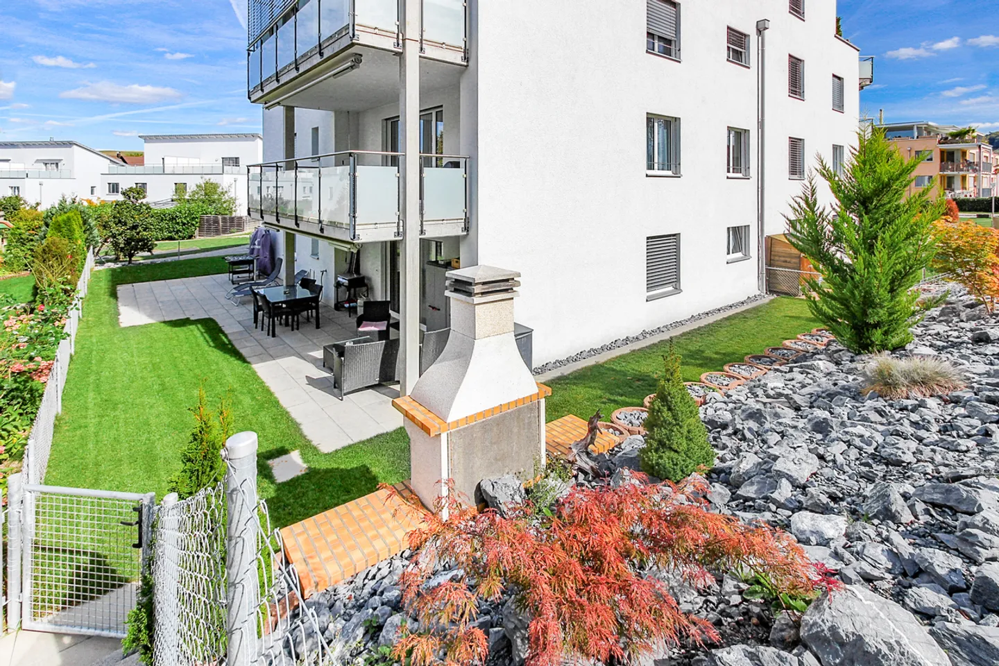 Vivere con idillio da giardino incluso 2 posti auto sotterranei - Foto 1 di 14