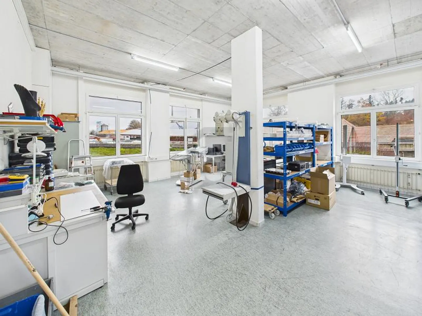 Spazio ufficio moderno a Niederscherli - Foto 3 di 6