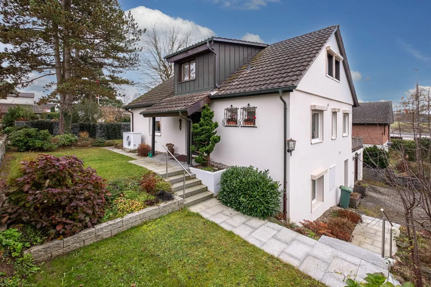 Detached, quiet and family-friendly location! - Photo 1 of 11