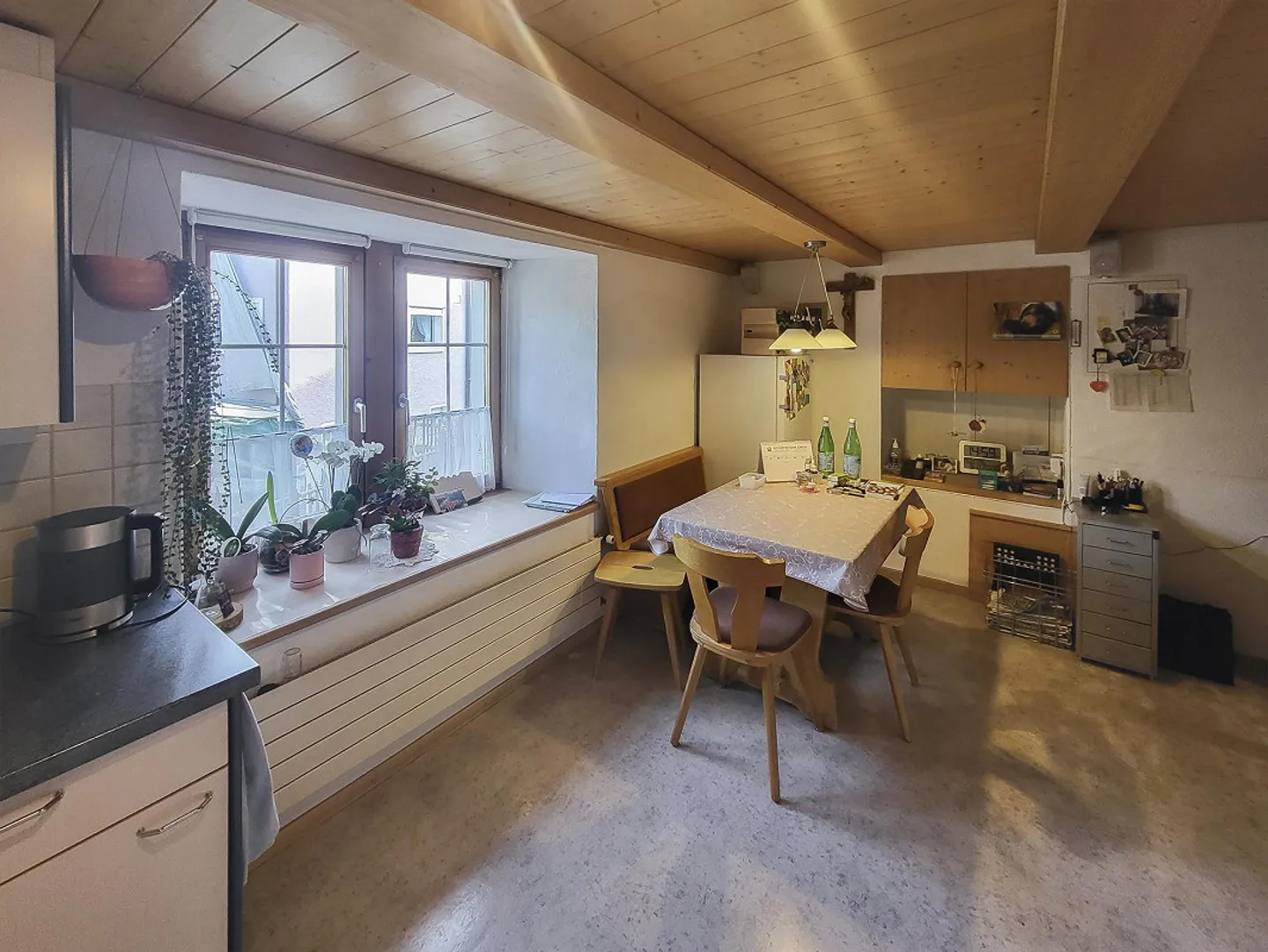 Casa bifamiliare con potenziale di ristrutturazione vicino al lago - Foto 4 di 13