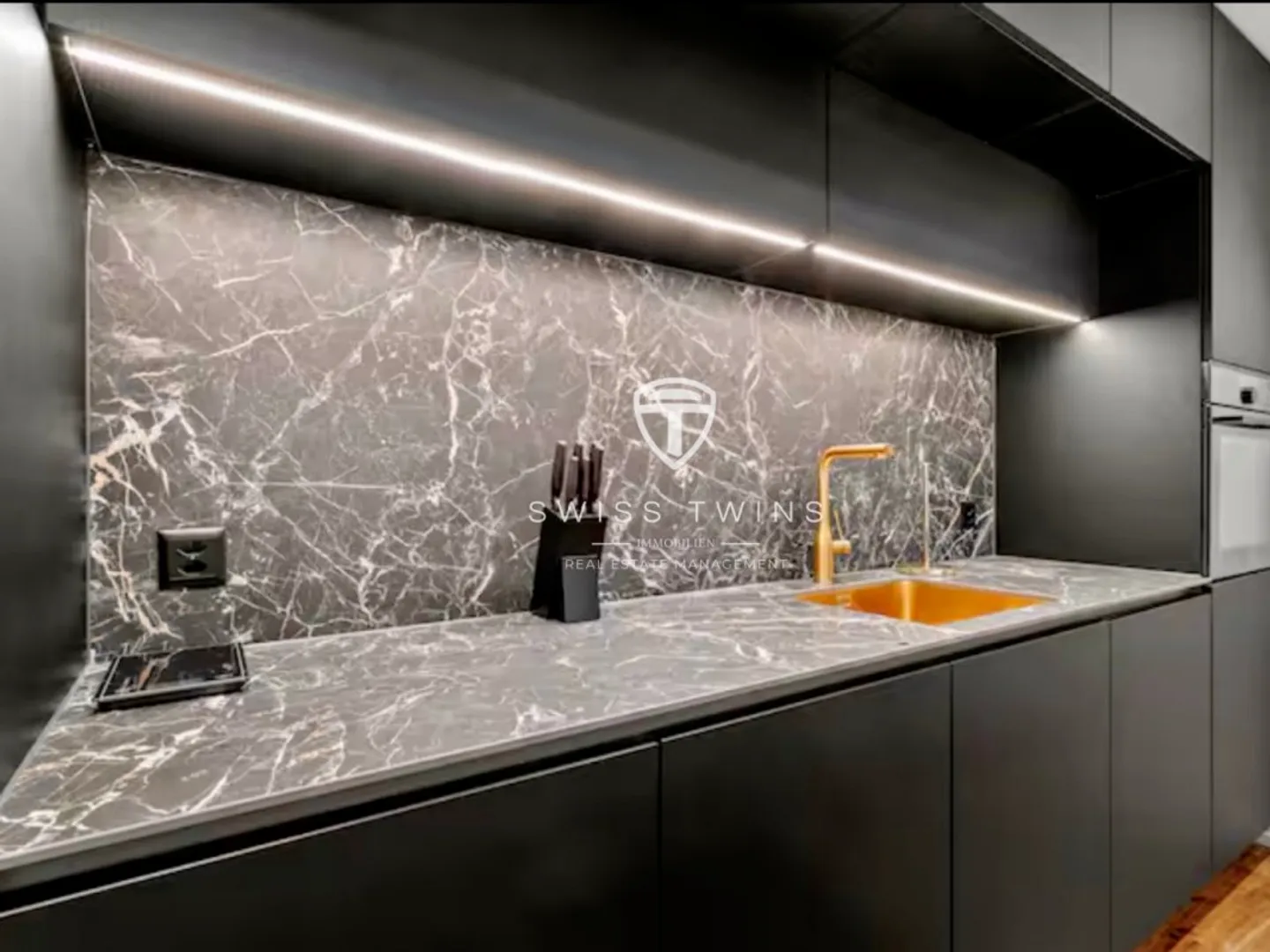 Luxuriöse 3.5-Zimmer-Terrassenwohnung mit 132m² Privat-Terrasse und traumhafter Aussicht auf Pilatus & Rigi - Foto 10 von 12