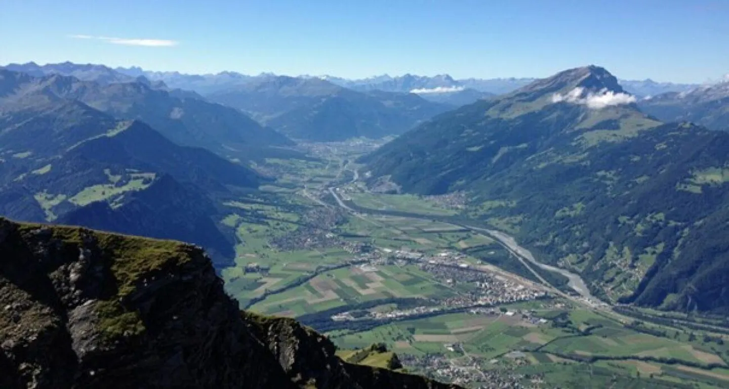 INVESTIMENTO CAPITALE ATTRATTIVO NEL RHEINTAL GRIGIONE - POSIZIONE PREFERITA - Foto 1 di 3