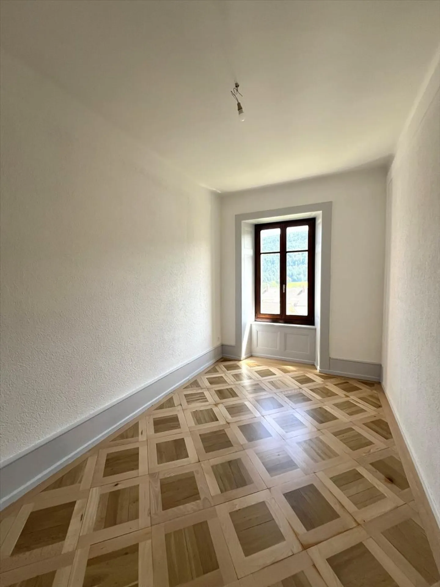St-Imier, beautiful 4-room apartment completely renovated - Photo 5 of 9