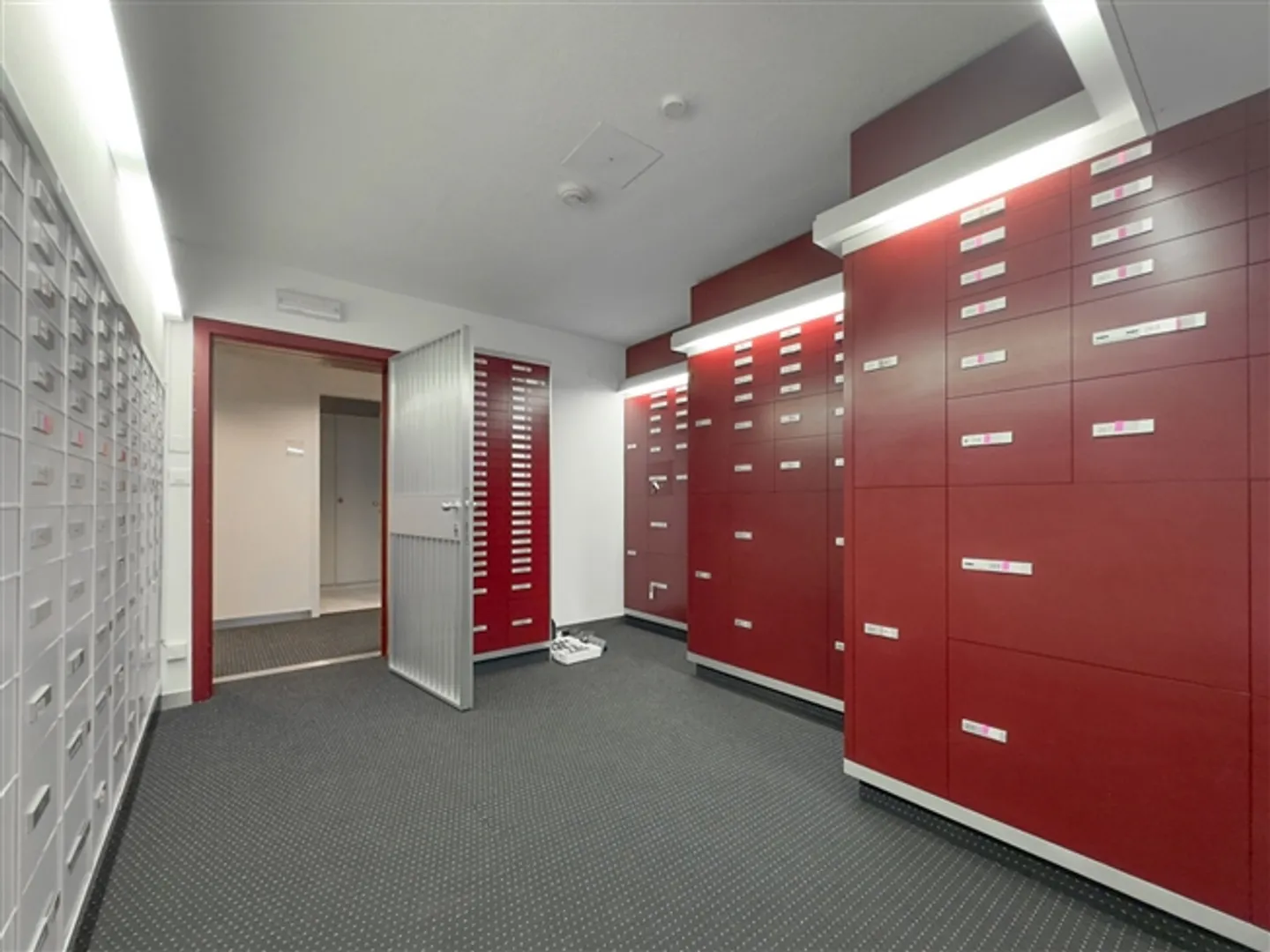 Zone commerciale au rez-de-chaussée dans un emplacement idéal au centre-ville de Monthey. - Photo 7 sur 9