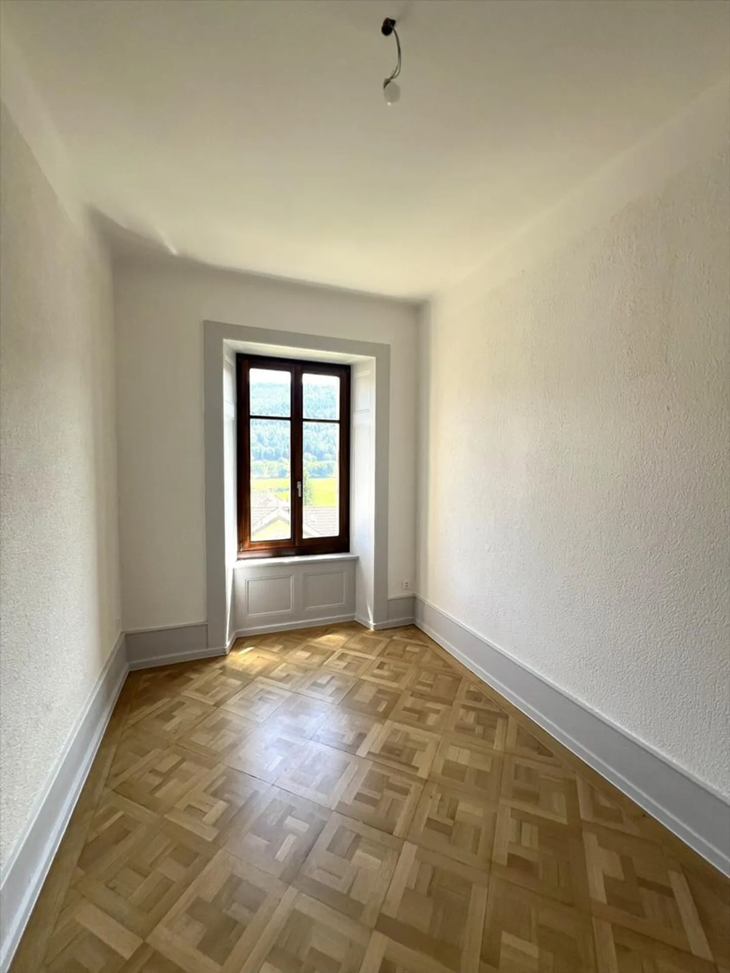 St-Imier, beautiful 4-room apartment completely renovated - Photo 7 of 9