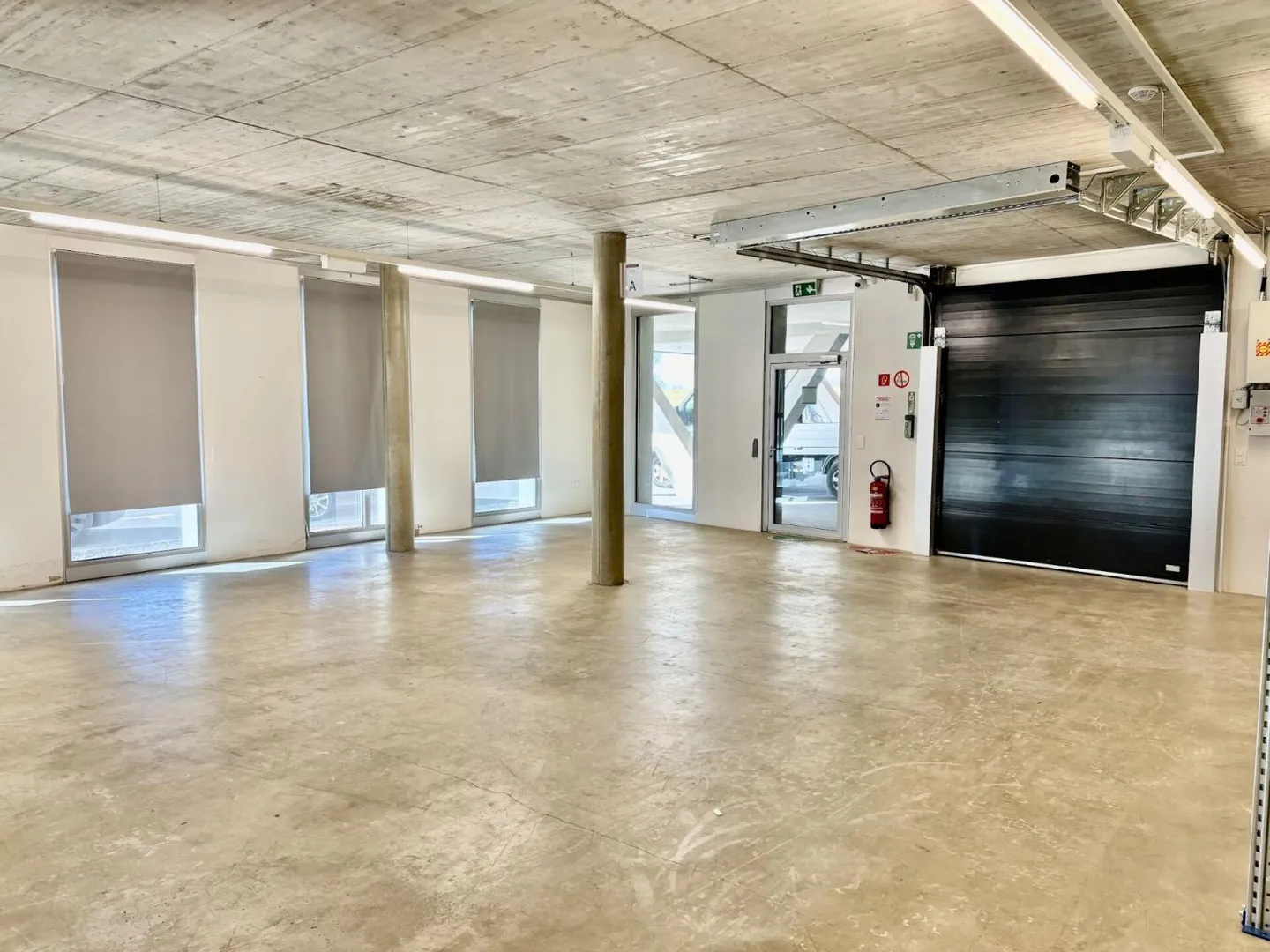 Vaud Warehouse Showroom Depot for Rent in Budron Mont-sur-Lausanne - Photo 8 of 11