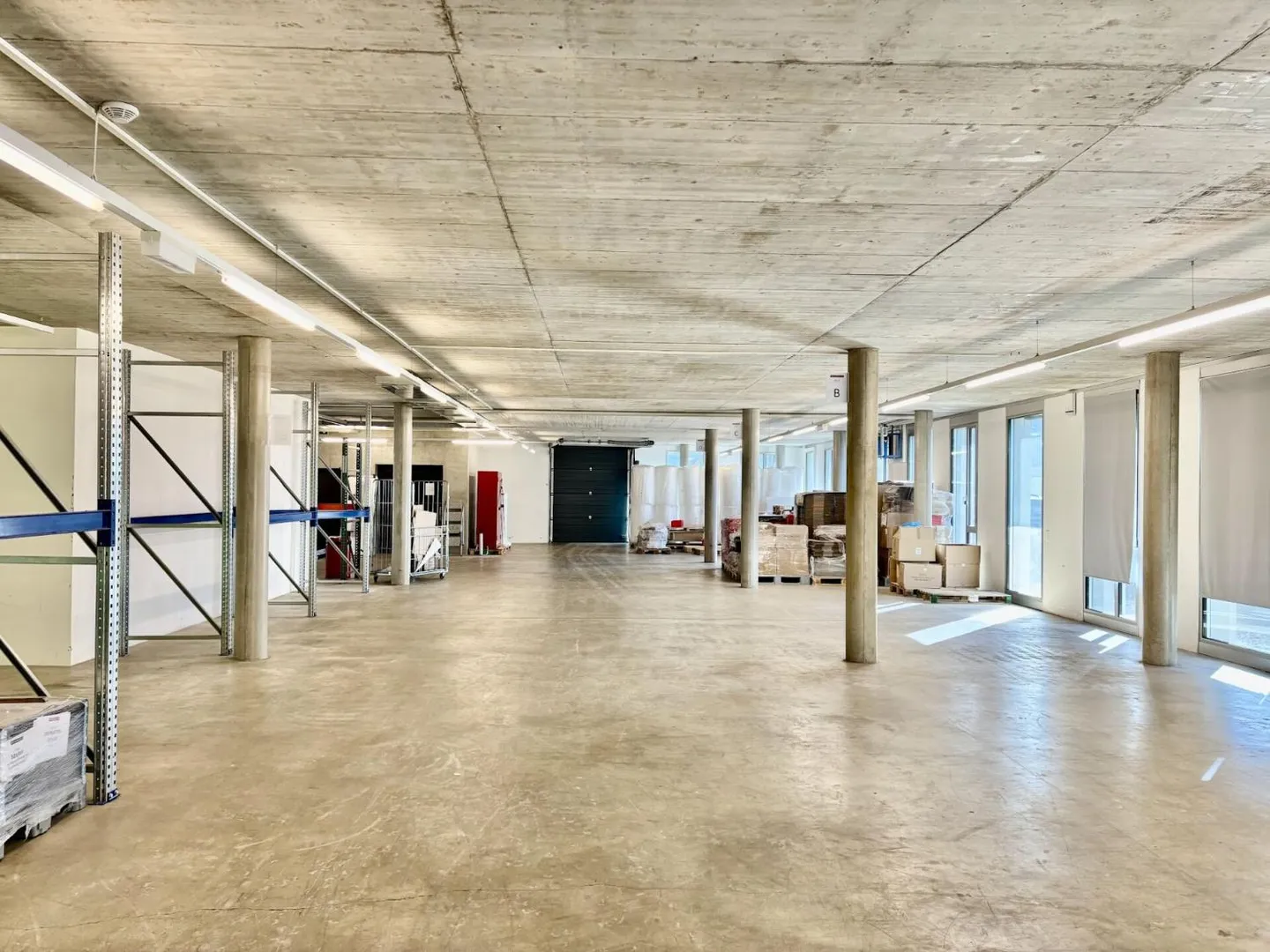Vaud Warehouse Showroom Depot for Rent in Budron Mont-sur-Lausanne - Photo 7 of 11