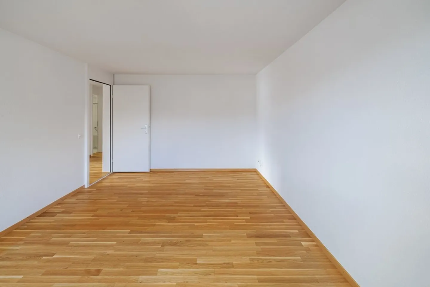 We are looking for you - Photo 3 of 9