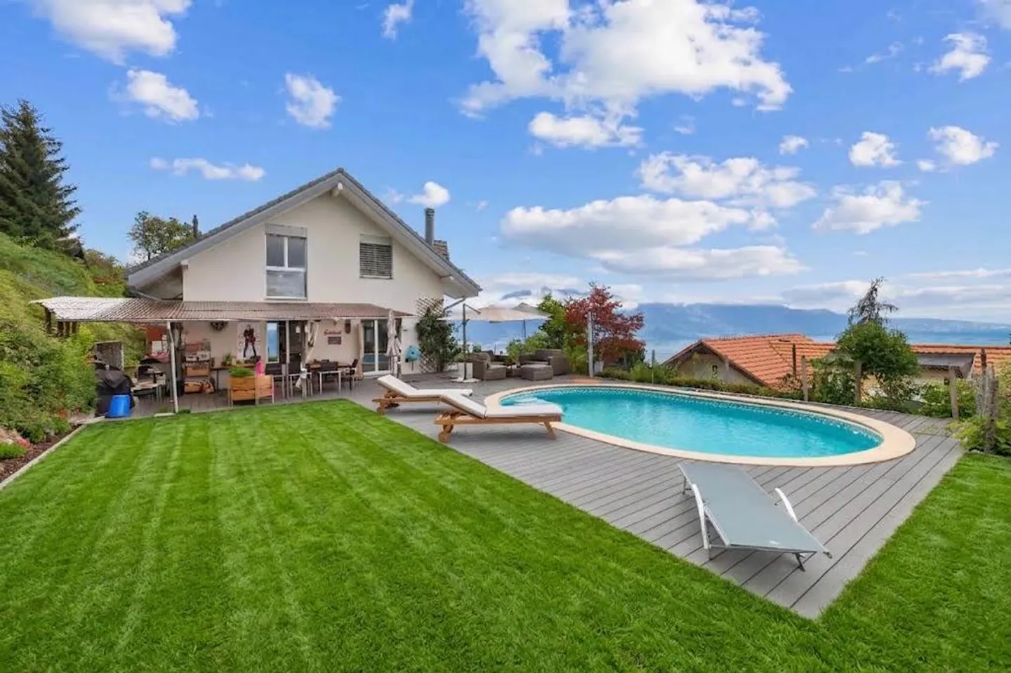 Villa a schiera con piscina e vista sul Lago di Ginevra a Blonay - Foto 1 di 10