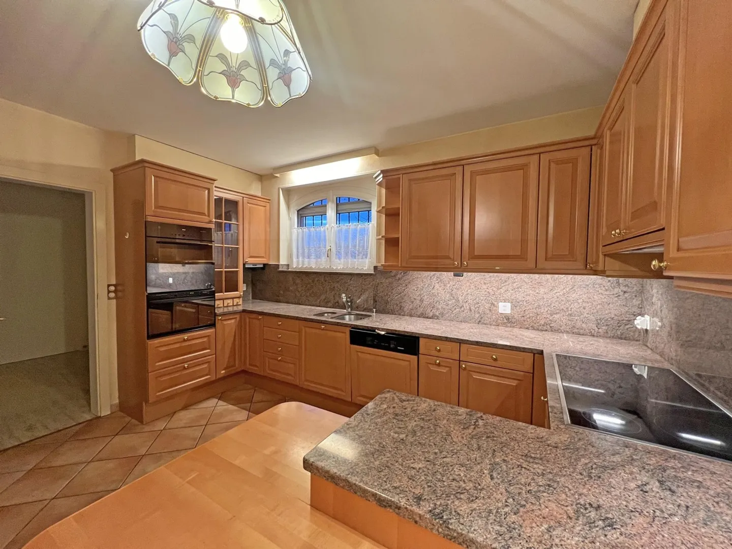 Propriété de 7.5 pièces avec cachet, en bordure de zone agricole - Photo 3 sur 11