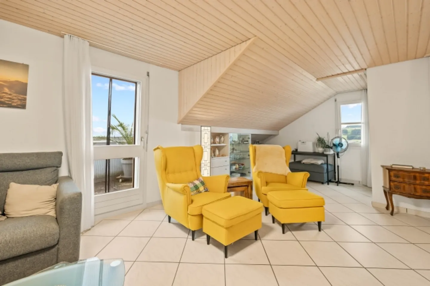 SPACIOUS AND COZY 5.5 ROOM PENTHOUSE APARTMENT - Photo 1 of 8