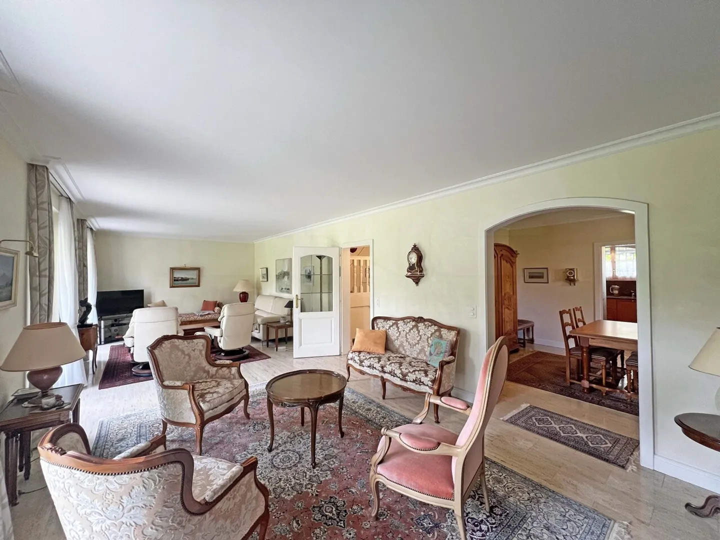 Propriété de 7.5 pièces avec cachet, en bordure de zone agricole - Photo 4 sur 11