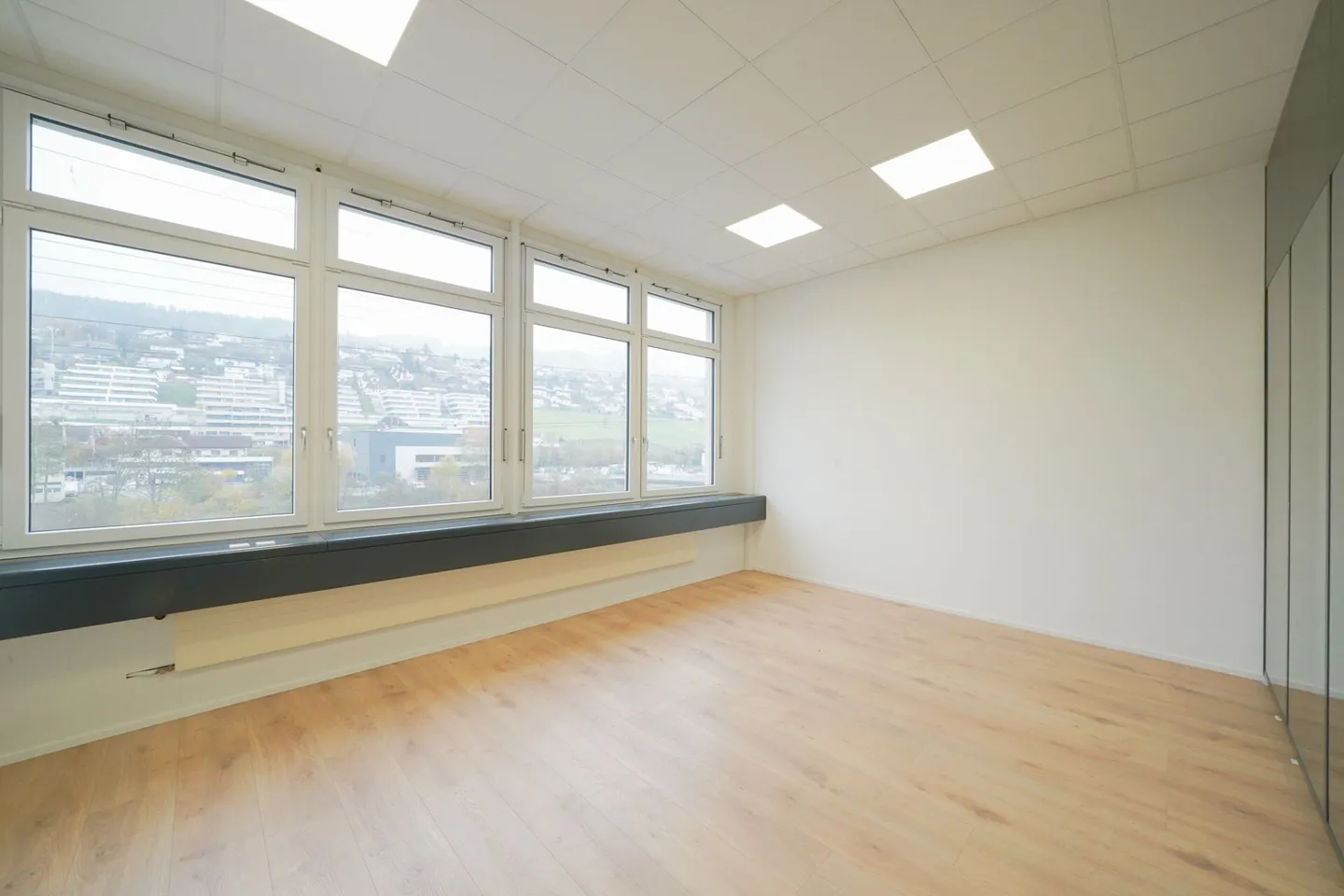 Stilvolles Büro mit tollem Ausblick - Foto 5 von 11