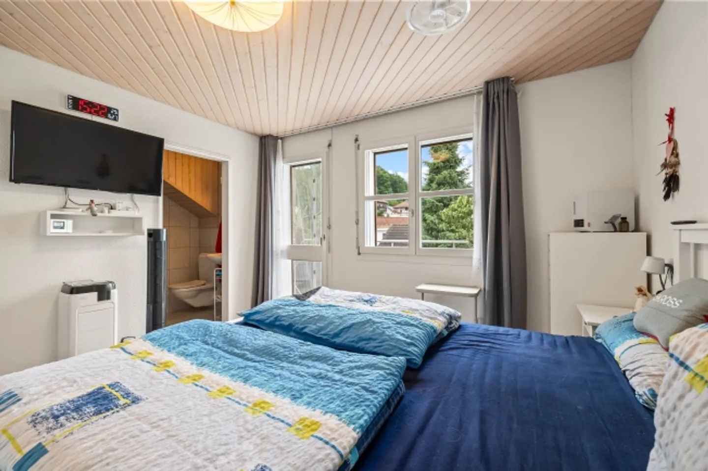 SPACIOUS AND COZY 5.5 ROOM PENTHOUSE APARTMENT - Photo 8 of 8