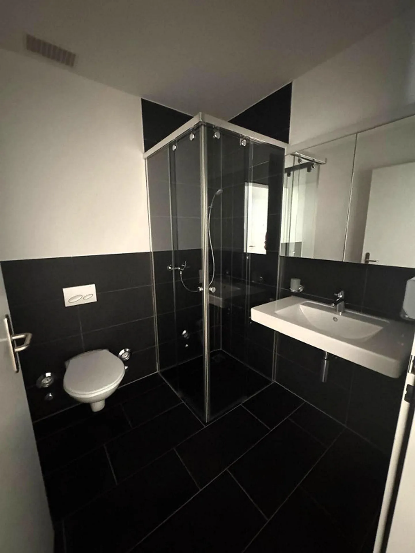 Modern Office / Studio Seeks New Tenant! - Photo 4 of 4