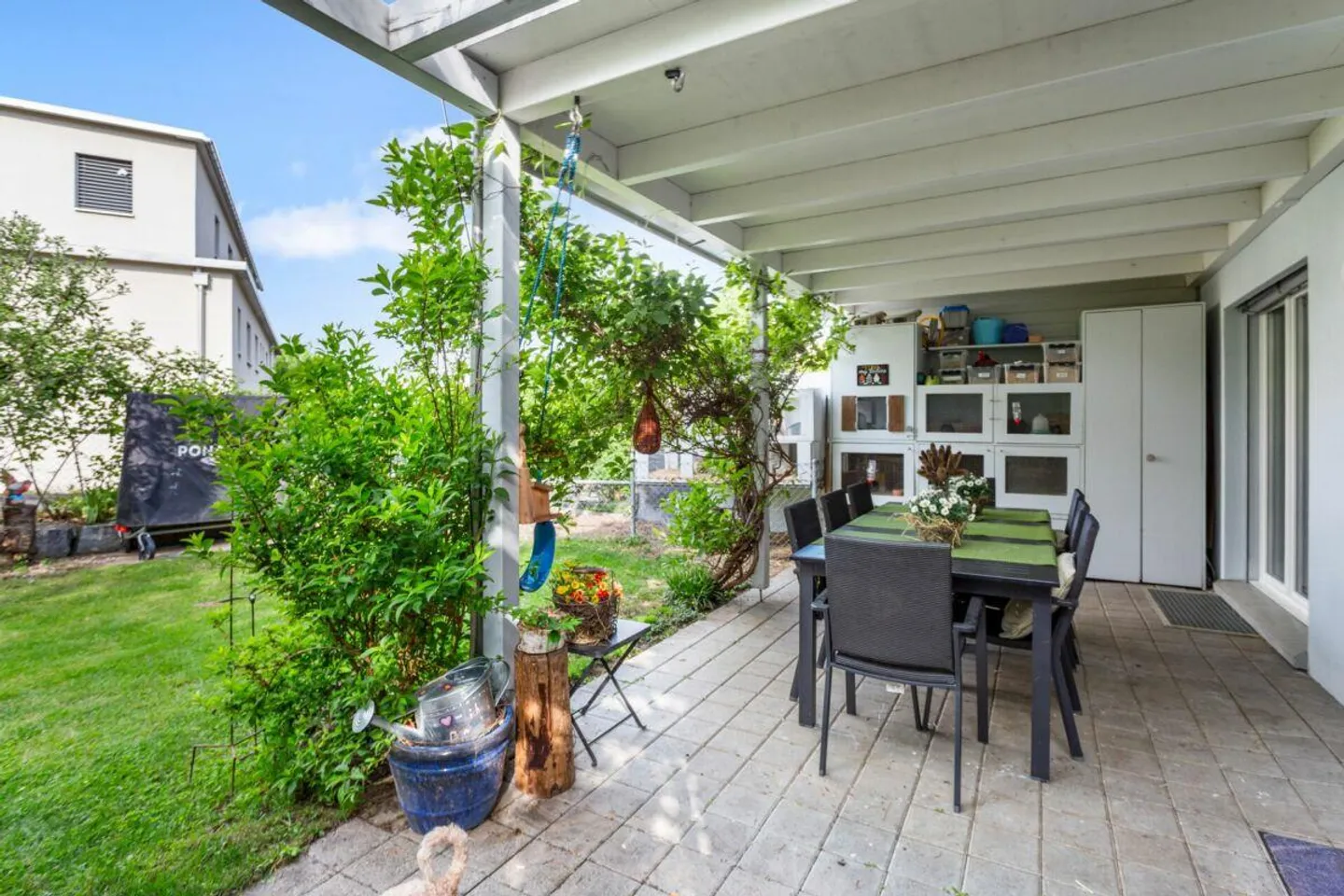 Casa angolare molto grande di 7,5 stanze con ufficio aggiuntivo e grande giardino - Foto 2 di 12