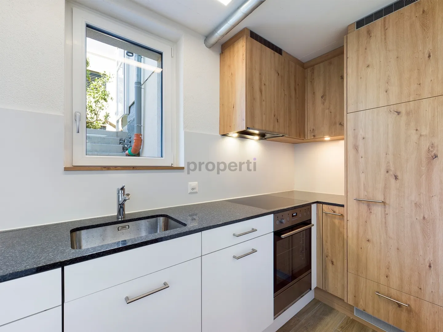 Charming 2.5-room apartment in a quiet single-family home residential area - Photo 2 of 8