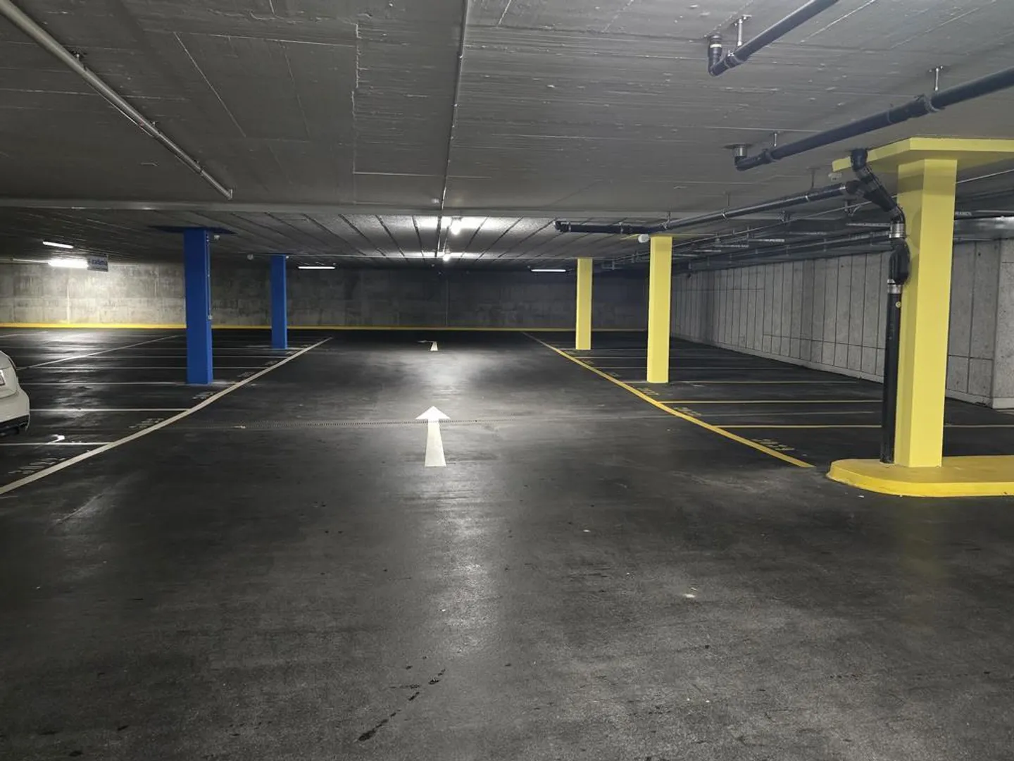 Parking spaces for rent directly at the train station - Photo 3 of 4