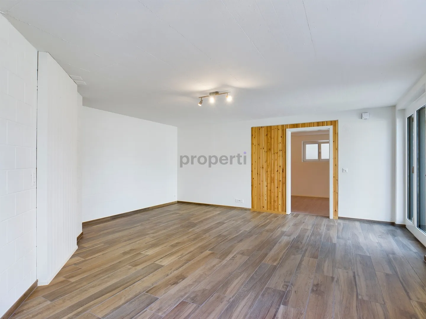 Charming 2.5-room apartment in a quiet single-family home residential area - Photo 1 of 8