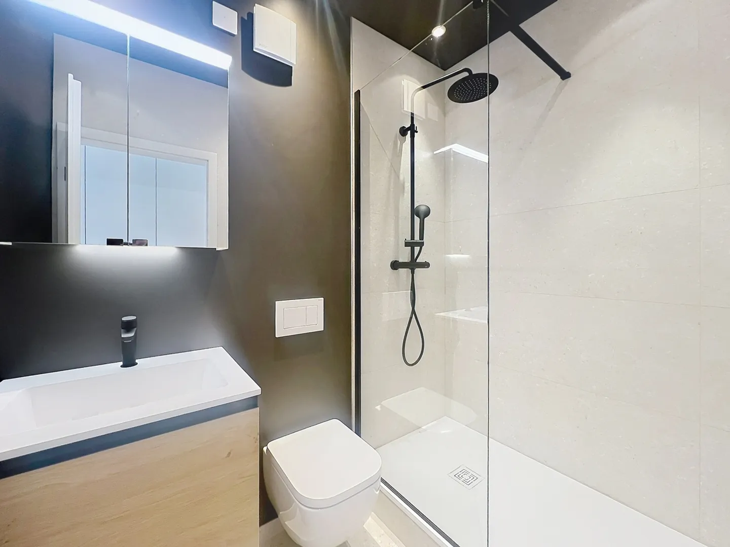 Appartement extraordinaire au Quai du Seujet entièrement rénové - Photo 12 sur 19