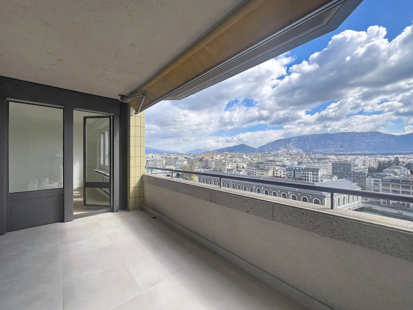 Appartement extraordinaire au Quai du Seujet entièrement rénové - Photo 17 sur 19