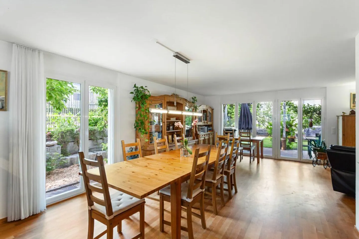 Casa angolare molto grande di 7,5 stanze con ufficio aggiuntivo e grande giardino - Foto 7 di 12