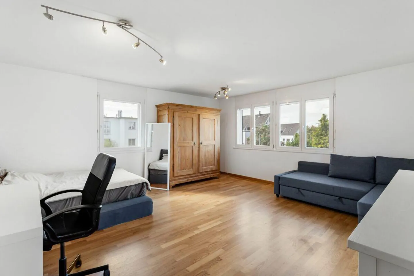 Casa angolare molto grande di 7,5 stanze con ufficio aggiuntivo e grande giardino - Foto 8 di 12