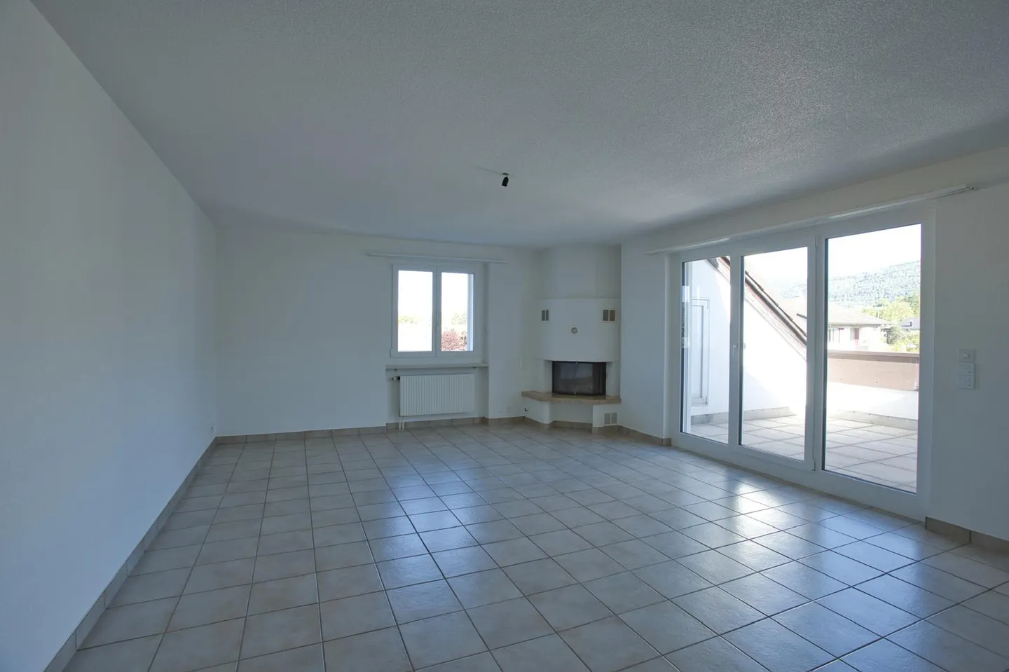 Geräumige Wohnung mit Terrasse - Foto 2 von 11