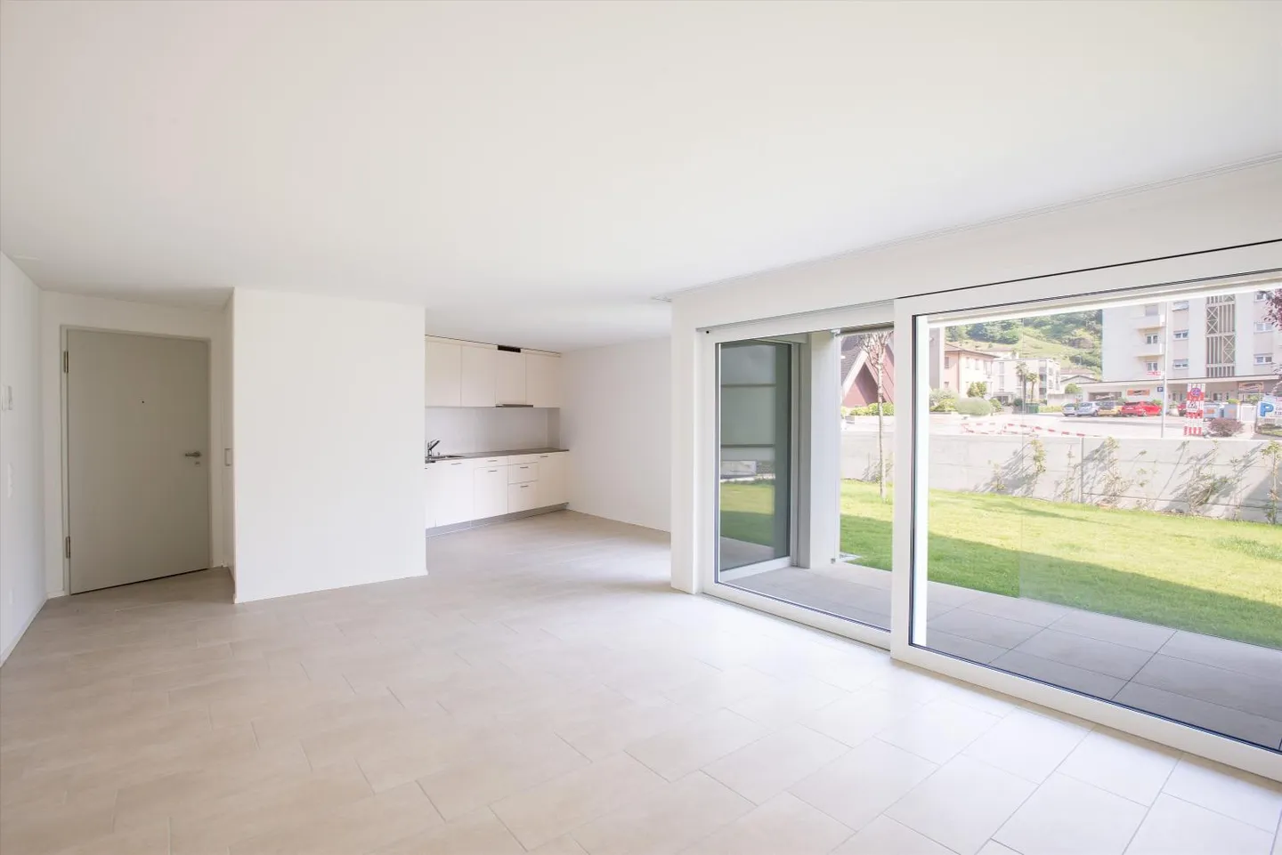 Modern in a Convenient Area for Travel - Photo 3 of 7