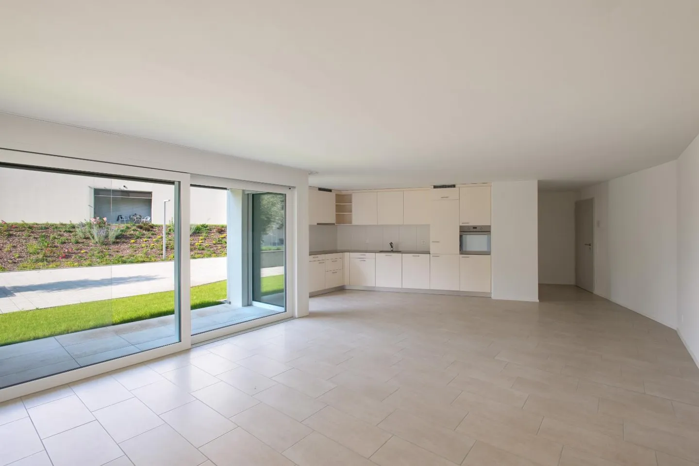 Modern in a Convenient Area for Travel - Photo 4 of 7