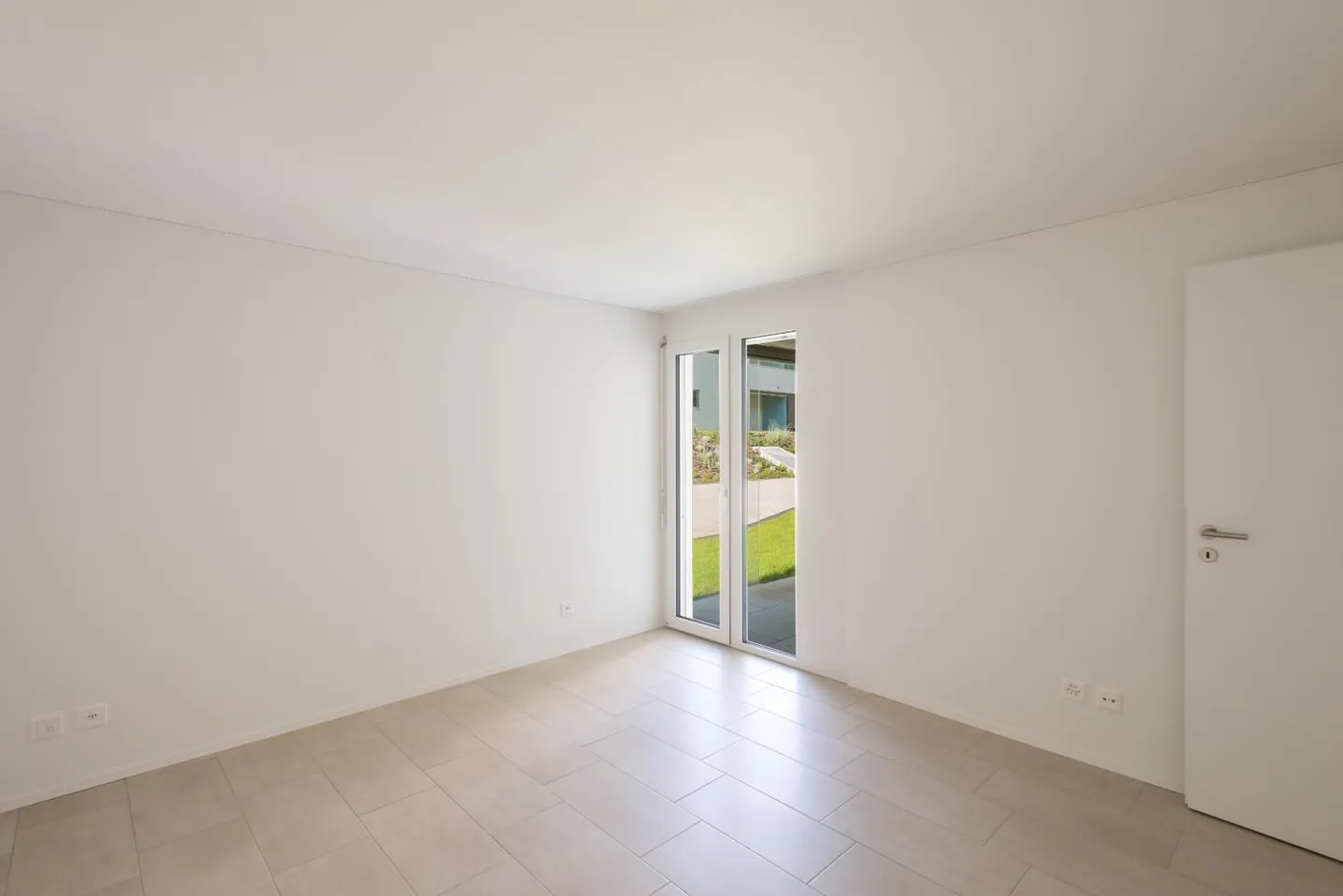 Modern in a Convenient Area for Travel - Photo 6 of 7