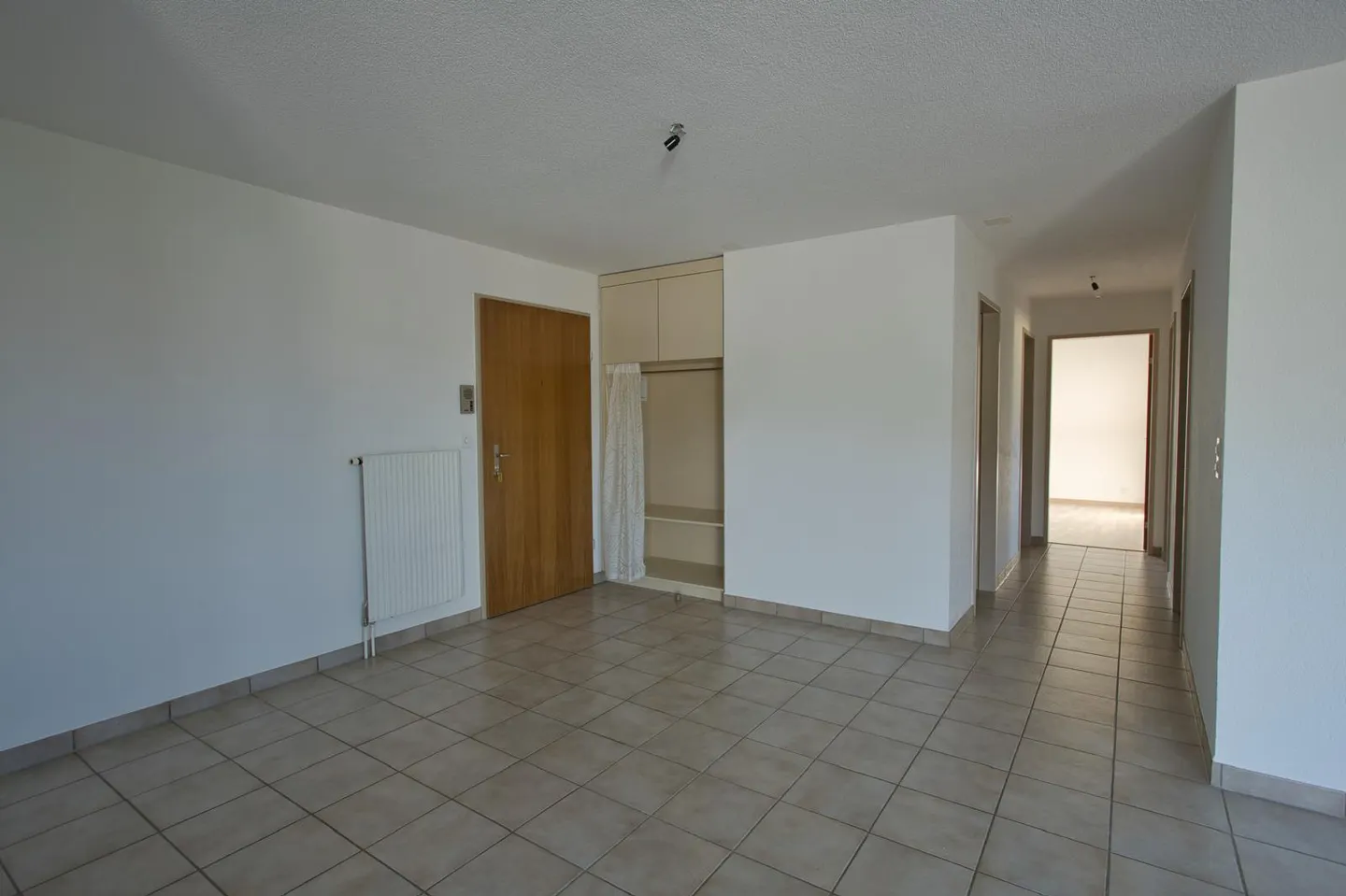 Geräumige Wohnung mit Terrasse - Foto 4 von 11
