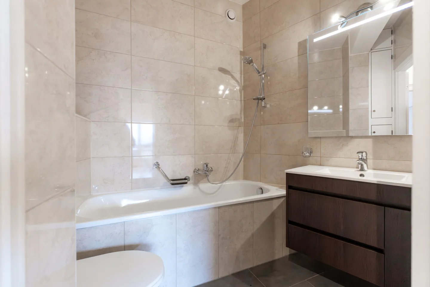 Magnifique penthouse de 163 m² PPE avec vue sur le lac et les montagnes ! - Photo 6 sur 14