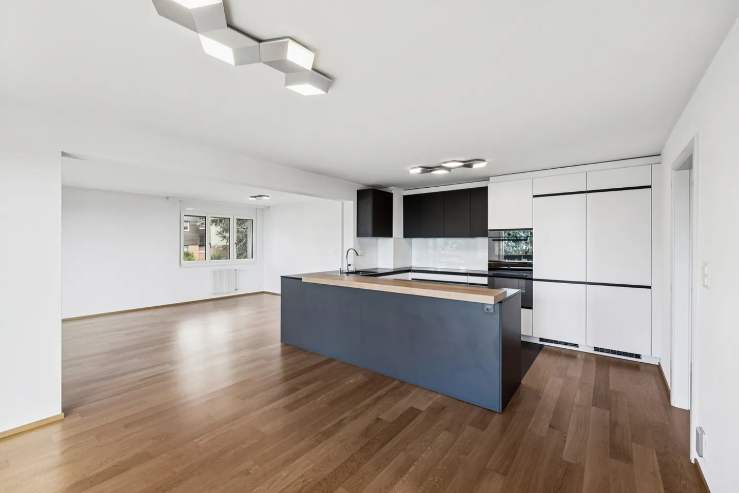 Charmante Wohnung mit Seeblick - Foto 2 von 9