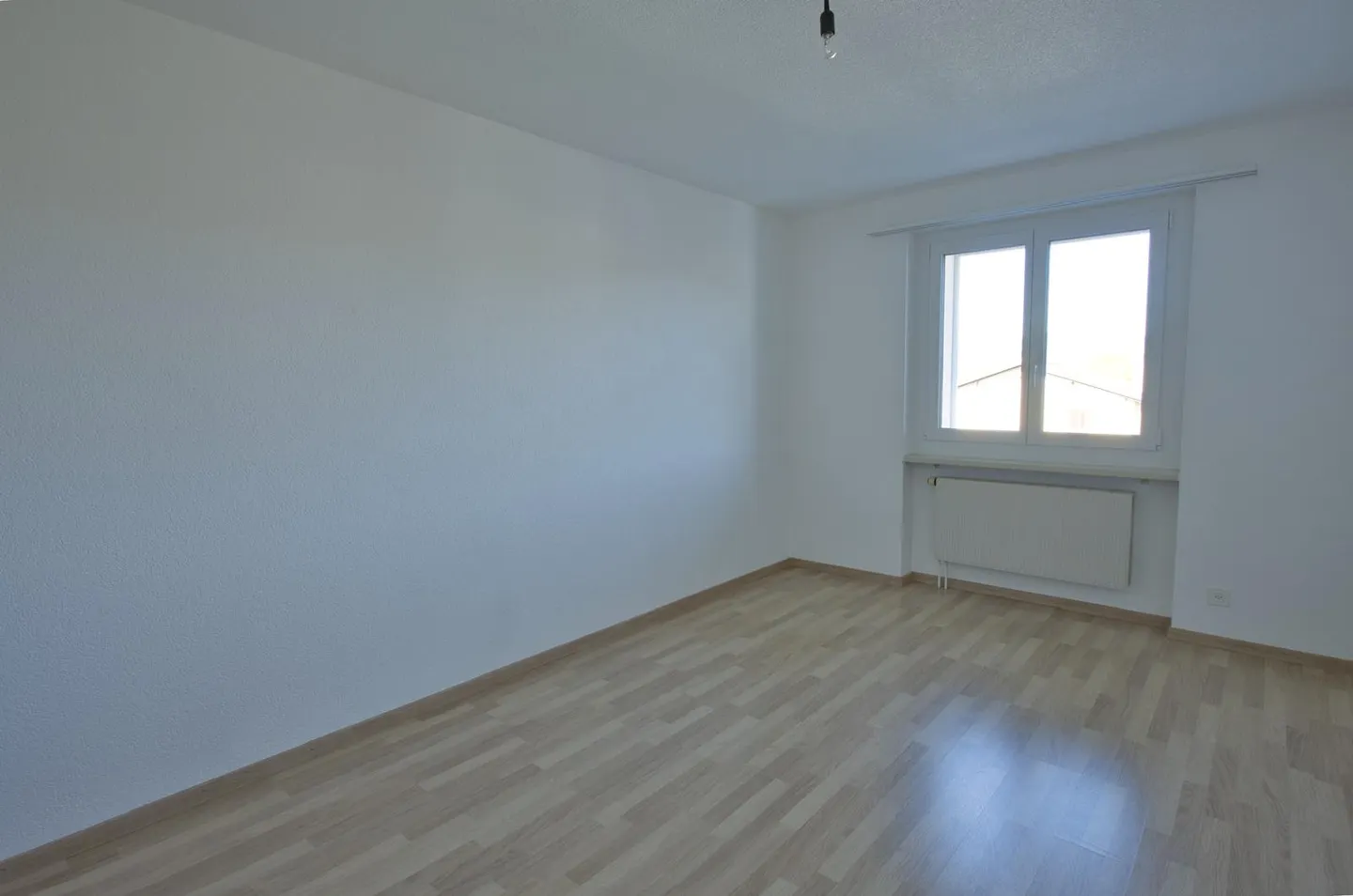 Geräumige Wohnung mit Terrasse - Foto 6 von 11