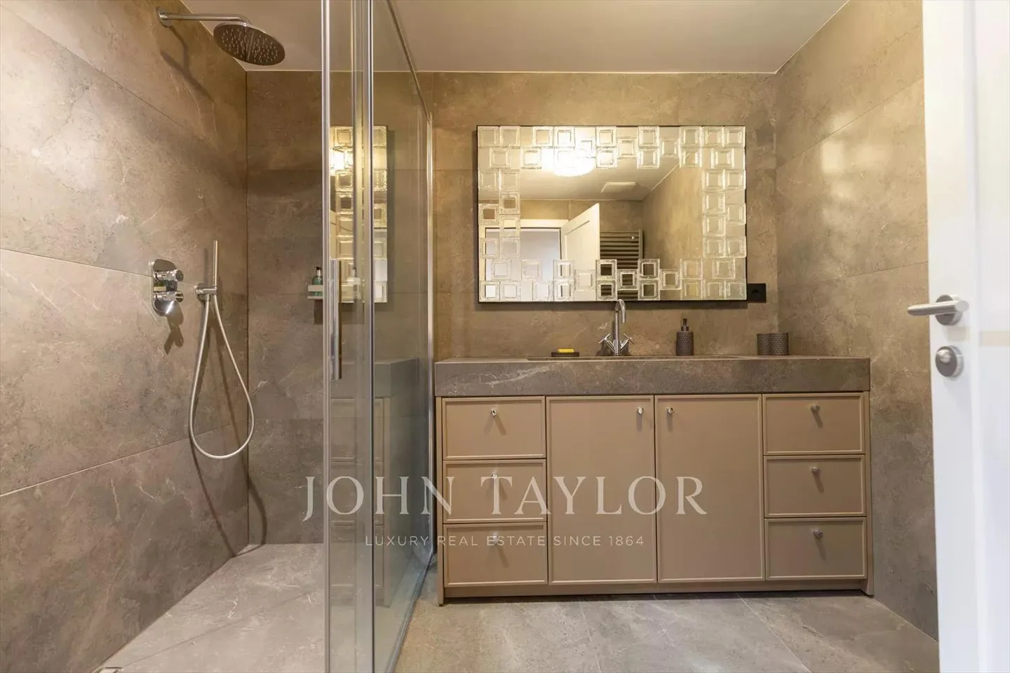 Appartement exceptionnel de 5,5 pièces au coeur de Crans - disponible pour des locations à court terme ou à la semaine - Photo 13 sur 13