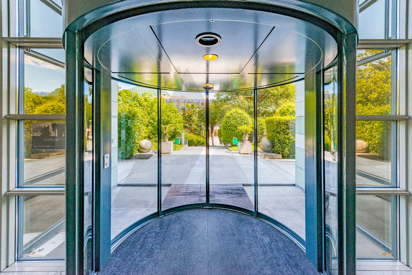 Spazio Ufficio Elegante in Posizione Centrale - Foto 1 di 15