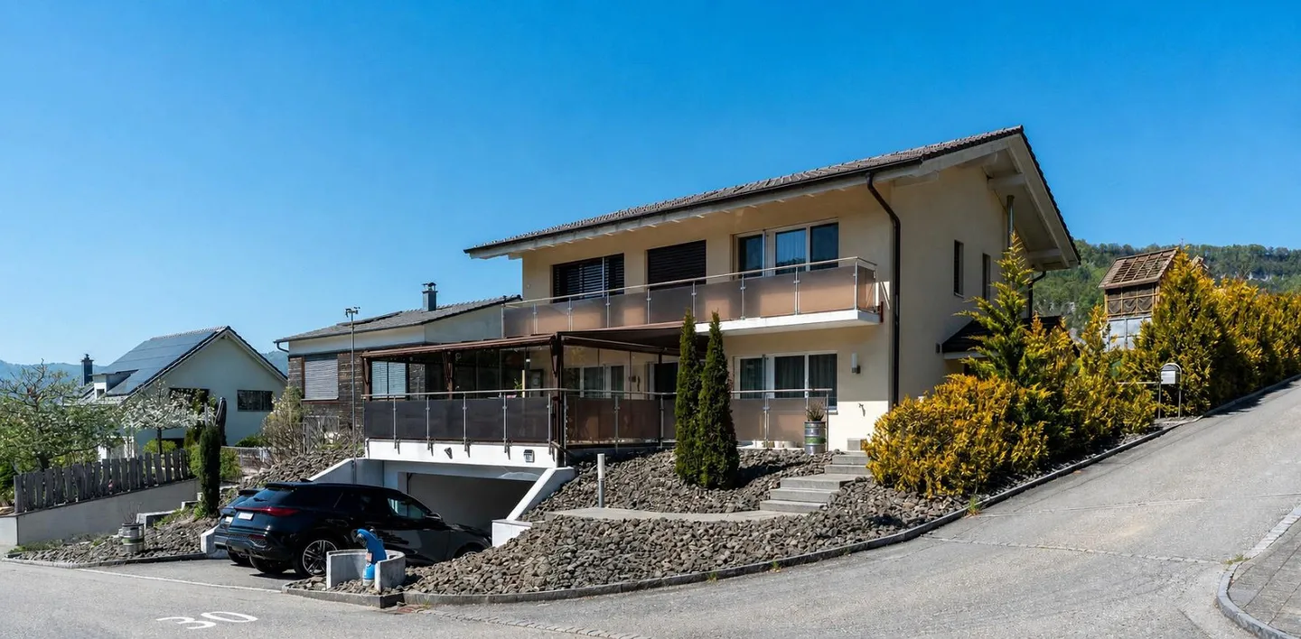 Ampia casa familiare con giardino d'inverno e vista panoramica a Balsthal - Foto 1 di 13