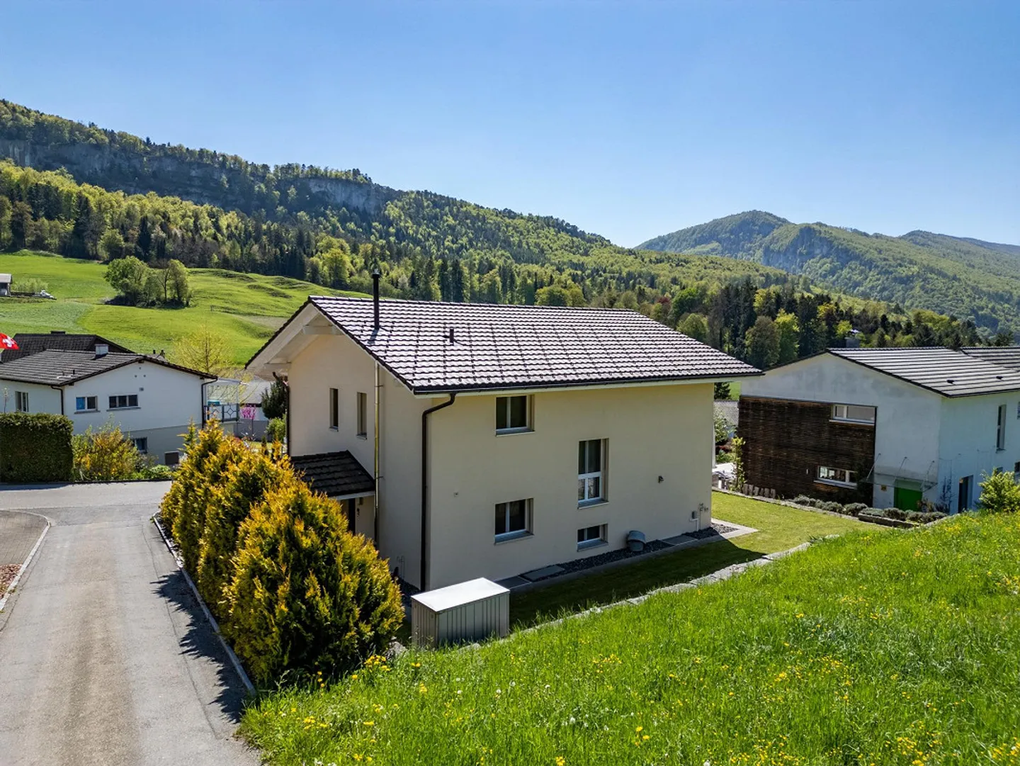 Ampia casa familiare con giardino d'inverno e vista panoramica a Balsthal - Foto 2 di 13