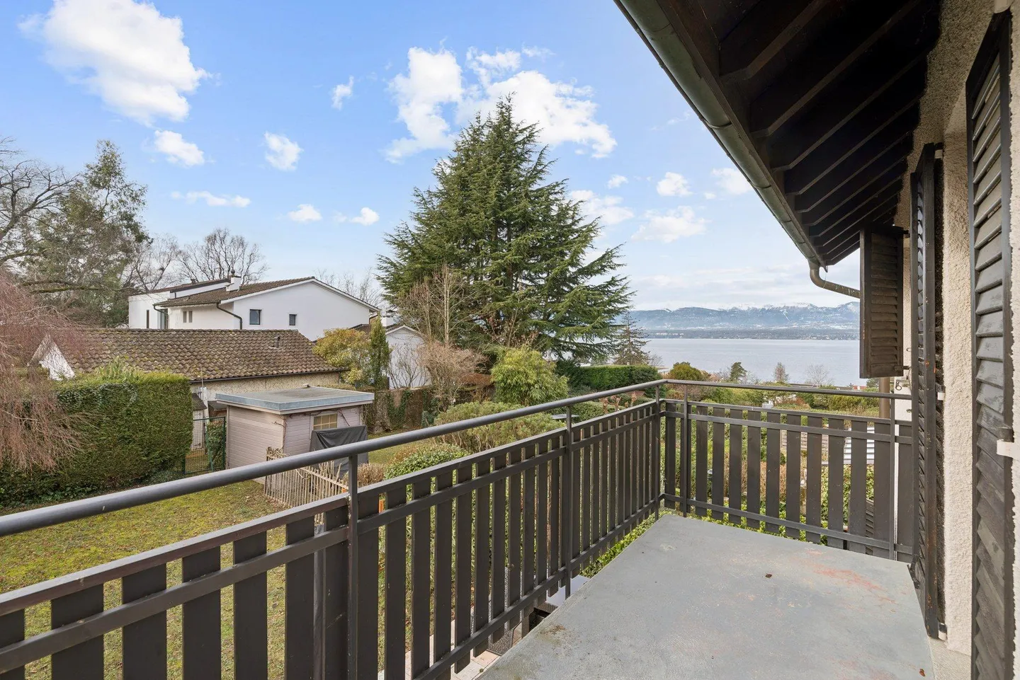 Exclusif / Charmante maison individuelle de 6 pièces avec vue sur le lac - Photo 5 sur 9