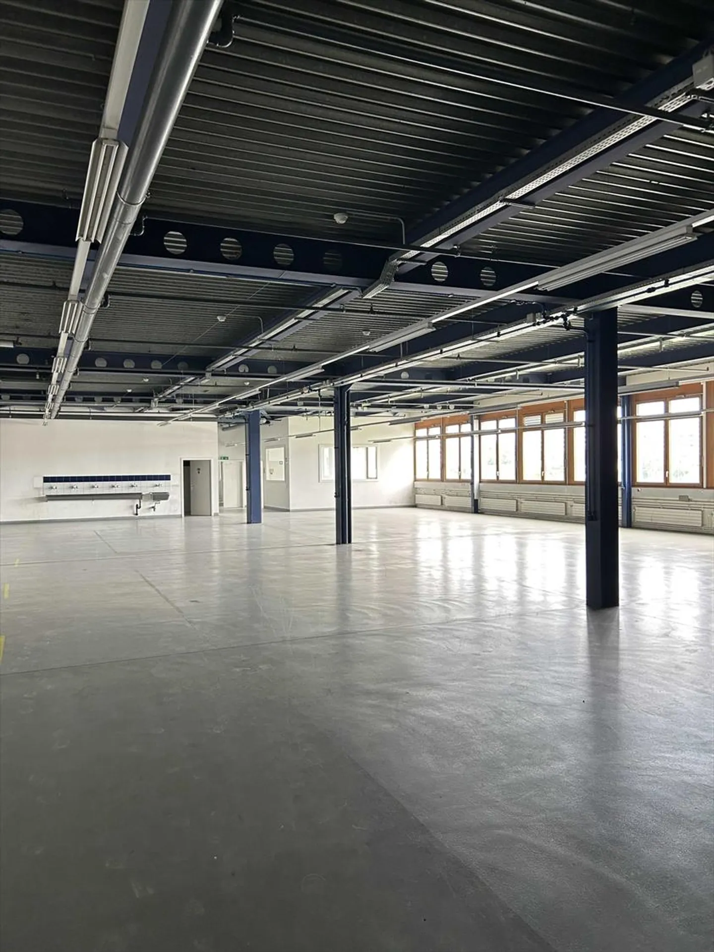 1'703 m2 de surfaces artisanales et administratives à louer au PAV - Photo 4 sur 9