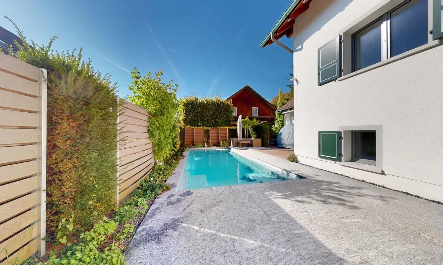 Exclusive 6.5-room single-family house with swimming pool & beautiful garden area - Photo 2 of 11