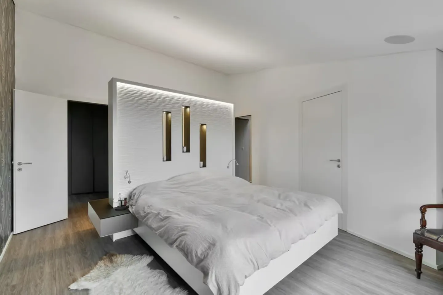 Modern property with swimming pool and unobstructed lake views - Foto 7 di 12
