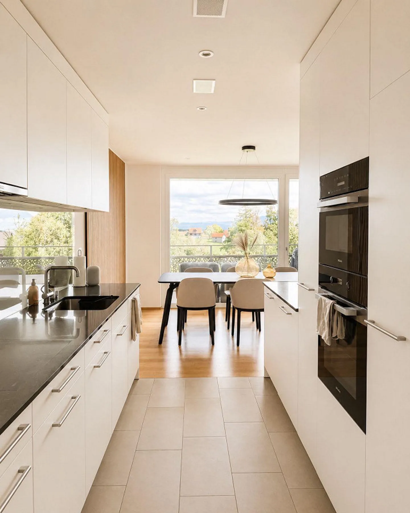 Appartement lumineux de 3,5 pièces avec deux loggias - Photo 2 sur 15