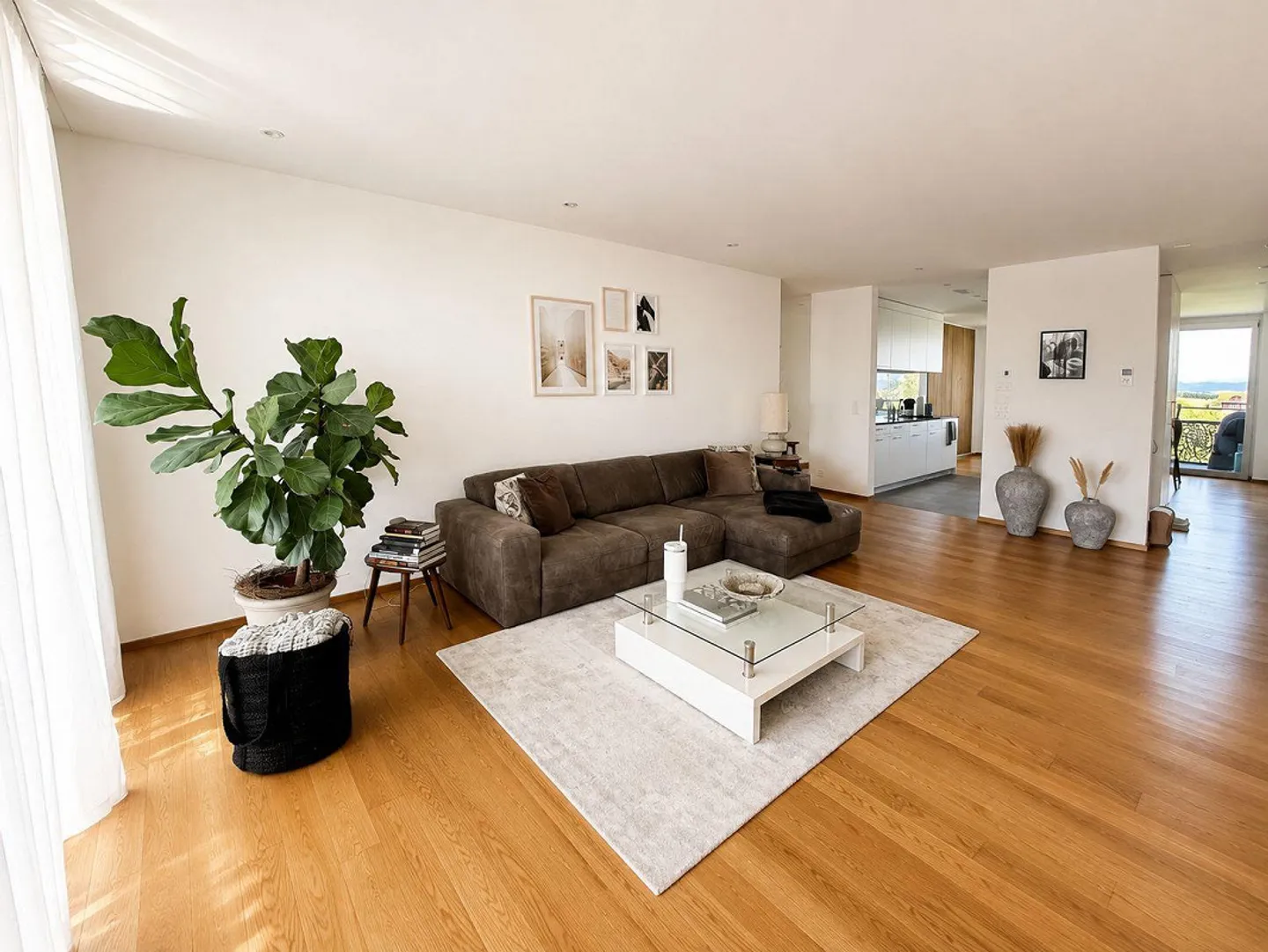 Appartement lumineux de 3,5 pièces avec deux loggias - Photo 3 sur 15